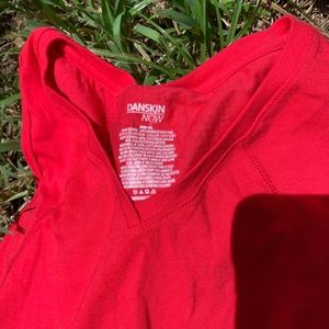 bright red top comes with scrunchie!🔥